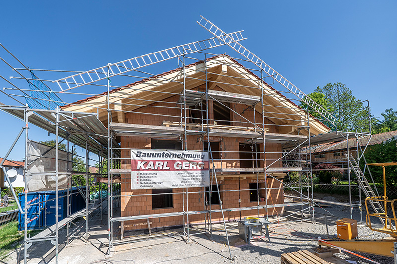 Bauunternehmung-Karl-Gerg-Leistungen-Rohbau-Baustelle-mit-Geruest Bauunternehmung-Karl-Gerg-Leistungen-Rohbau-Baustelle-mit-Geruest