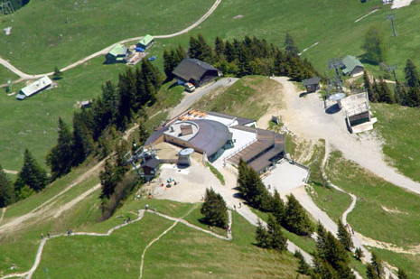 Bauunternehmung-Karl-Gerg-Alpinbaustellen-Brauneck-Bergstation-mit-Restaurant-von-oben Bauunternehmung-Karl-Gerg-Alpinbaustellen-Brauneck-Bergstation-mit-Restaurant-von-oben