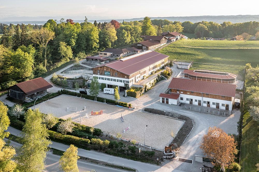 Bauunternehmung-Karl-Gerg-Projekt-Reitanlage-mit-Tiefgarage-und-Außenanlagen